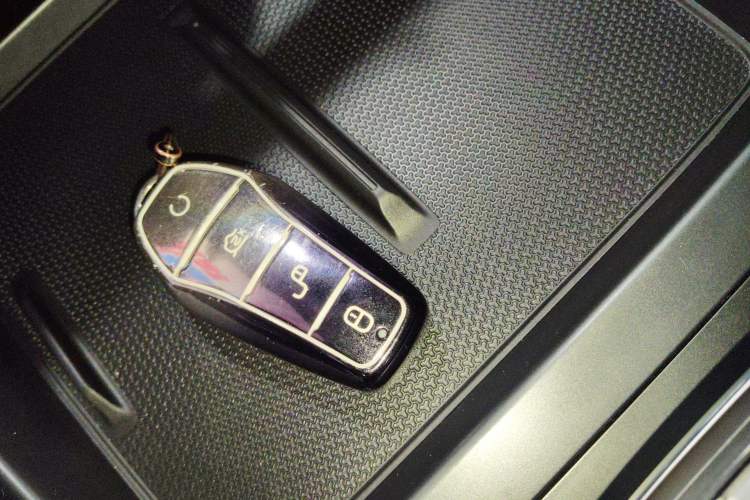 Used BYD Qin PLUS 2025 DM-i Smart Drive 55KM Leading Model Vehicle Key
