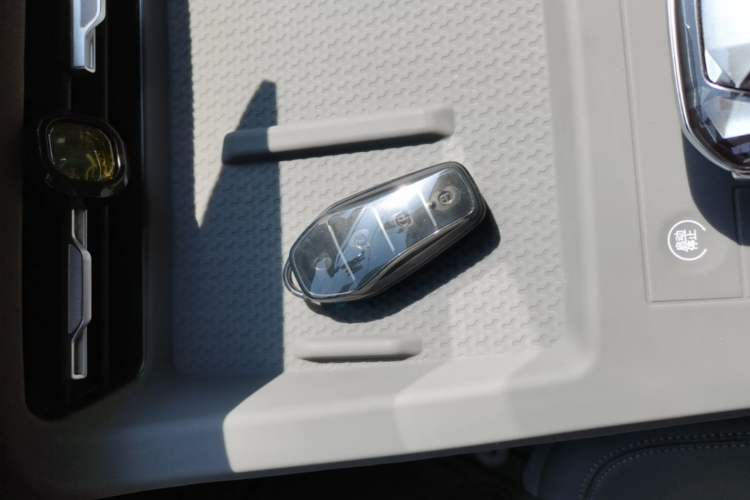 Used BYD Qin PLUS 2025 DM-i Smart Drive 55KM Leading Model Vehicle Key