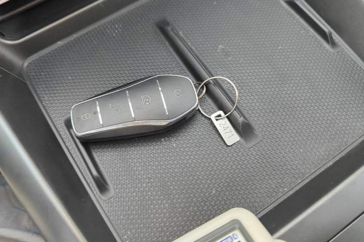 Used BYD Qin PLUS 2025 DM-i Smart Drive 55KM Leading Model Vehicle Key