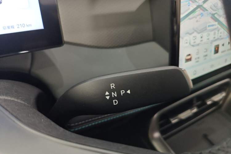 Used BYD Qin PLUS 2026 Model DM-i 210KM Beyond Version Gear Lever