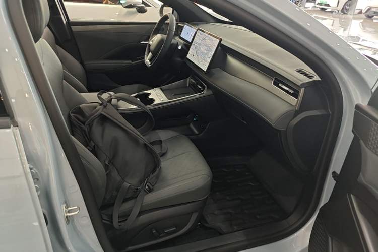 Used BYD Qin PLUS 2026 Model DM-i 210KM Beyond Version Right Front Seat