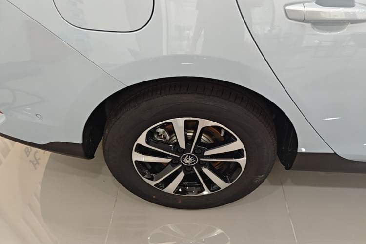 Used BYD Qin PLUS 2026 Model DM-i 210KM Beyond Version Right Rear Wheel Hub