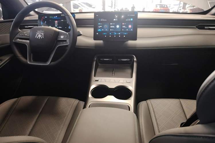 Used BYD Qin PLUS 2026 DM-i 128KM Progressive Model Audio And AC Panel