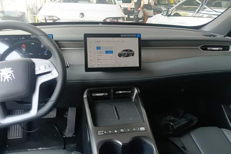 Used BYD Qin PLUS 2026 DM-i 128KM Progressive Model Audio And AC Panel