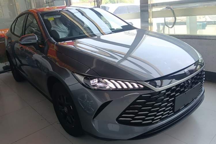 Used BYD Qin PLUS 2026 DM-i 128KM Progressive Model Front Right 45 Deg