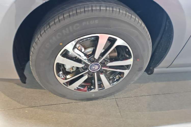 Used BYD Qin PLUS 2026 DM-i 128KM Progressive Model Left Front Wheel Hub