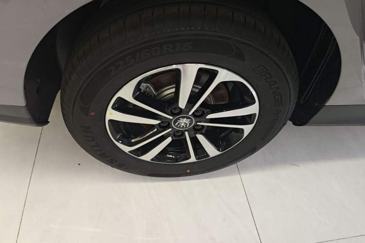 Used BYD Qin PLUS 2026 DM-i 210KM Progressive Model Right Rear Wheel Hub