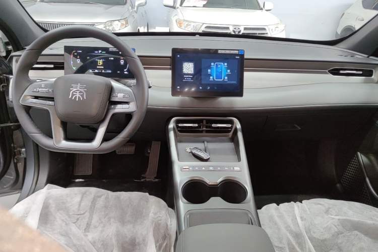 Used BYD Qin PLUS 2026 DM-i 128KM Progressive Model Center Console