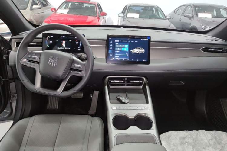 Used BYD Qin PLUS 2026 DM-i 128KM Progressive Model Center Console