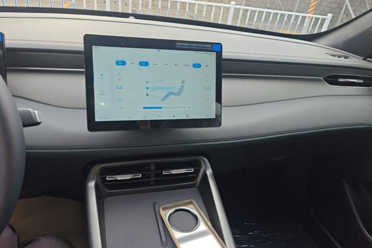 Used BYD Qin PLUS 2026 DM-i 210KM Progressive Model Audio And AC Panel