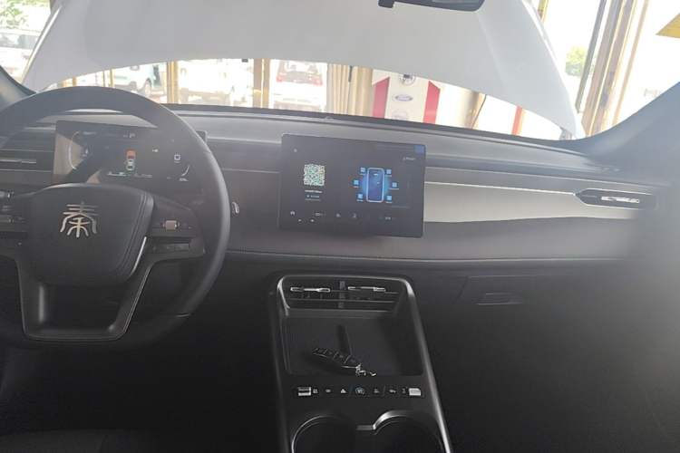 Used BYD Qin PLUS 2026 DM-i 128KM Progressive Model Audio And AC Panel