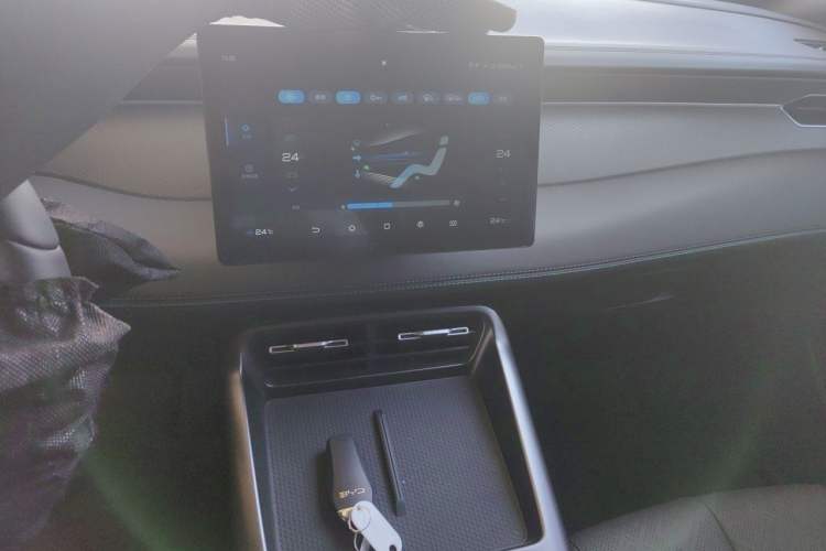 Used BYD Qin PLUS 2026 DM-i 210KM Progressive Model Audio And AC Panel