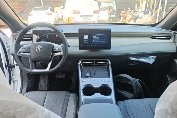 Used BYD Qin PLUS 2026 DM-i 128KM Progressive Model Center Console