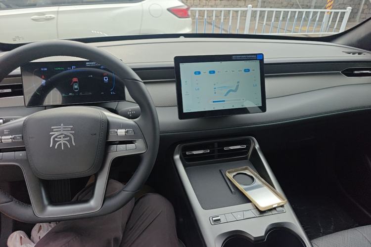 Used BYD Qin PLUS 2026 DM-i 210KM Progressive Model Center Console