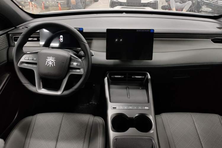 Used BYD Qin PLUS 2026 DM-i 128KM Progressive Model Center Console