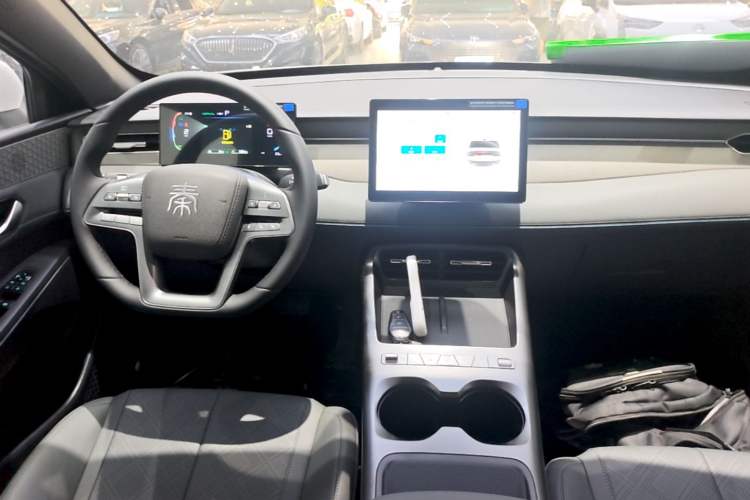 Used BYD Qin PLUS 2026 DM-i 128KM Progressive Model Center Console