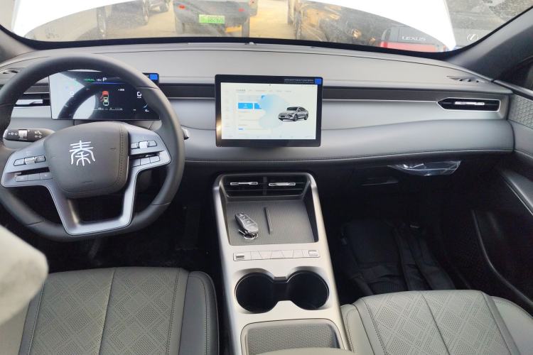 Used BYD Qin PLUS 2026 DM-i 128KM Progressive Model Center Console