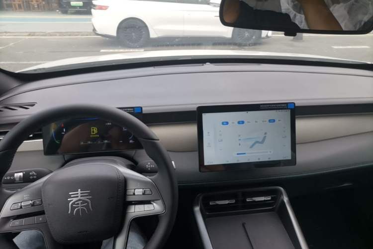 Used BYD Qin PLUS 2026 DM-i 128KM Progressive Model Center Console
