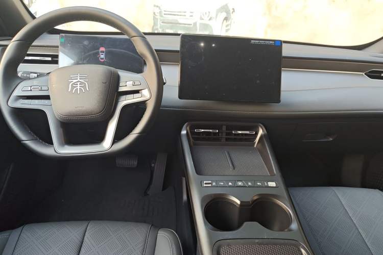 Used BYD Qin PLUS 2026 Model DM-i 210KM Beyond Version Center Console