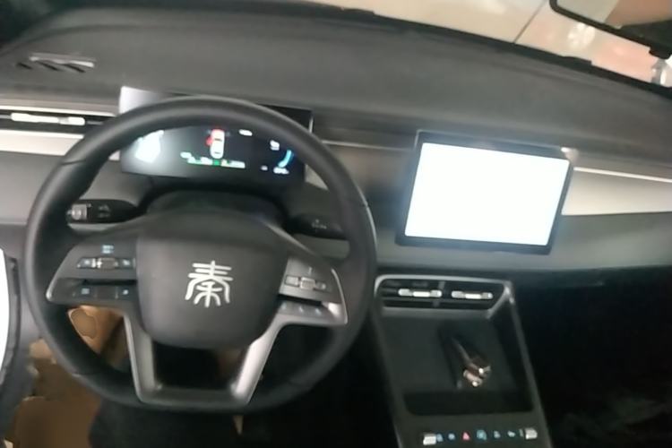 Used BYD Qin PLUS 2026 DM-i 210KM Progressive Model Center Console