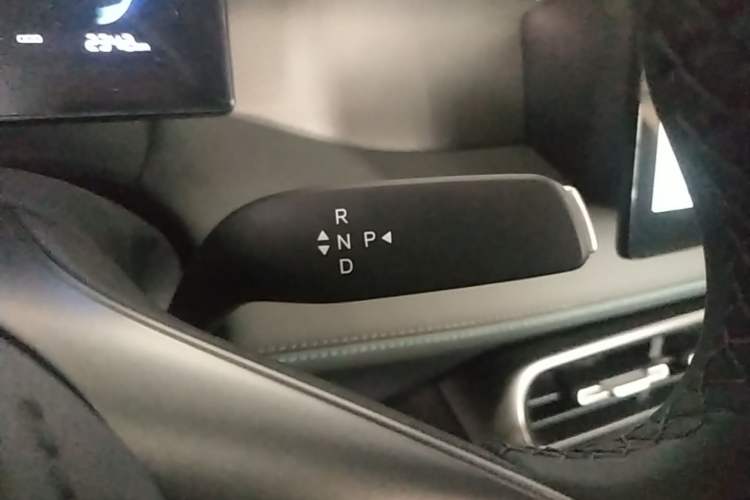 Used BYD Qin PLUS 2026 DM-i 210KM Progressive Model Gear Lever