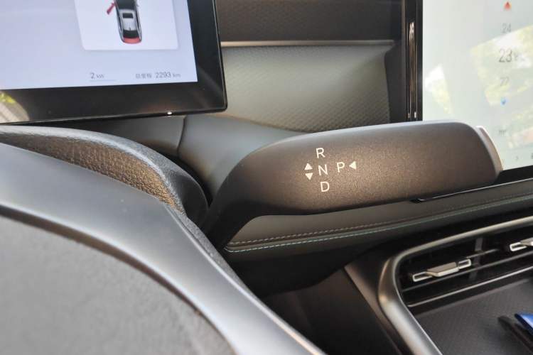 Used BYD Qin PLUS 2026 Model DM-i 210KM Beyond Version Gear Lever