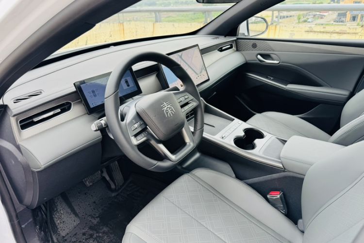 Used BYD Qin PLUS 2026 Model DM-i 210KM Beyond Version Interior 1