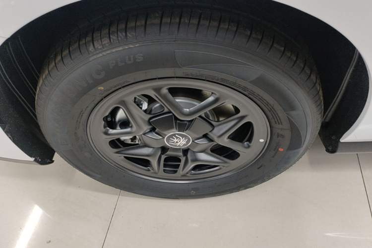 Used BYD Qin PLUS 2026 DM-i 128KM Progressive Model Left Front Wheel Hub