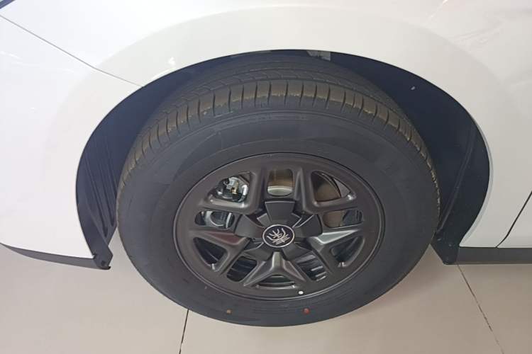 Used BYD Qin PLUS 2026 DM-i 128KM Progressive Model Left Front Wheel Hub