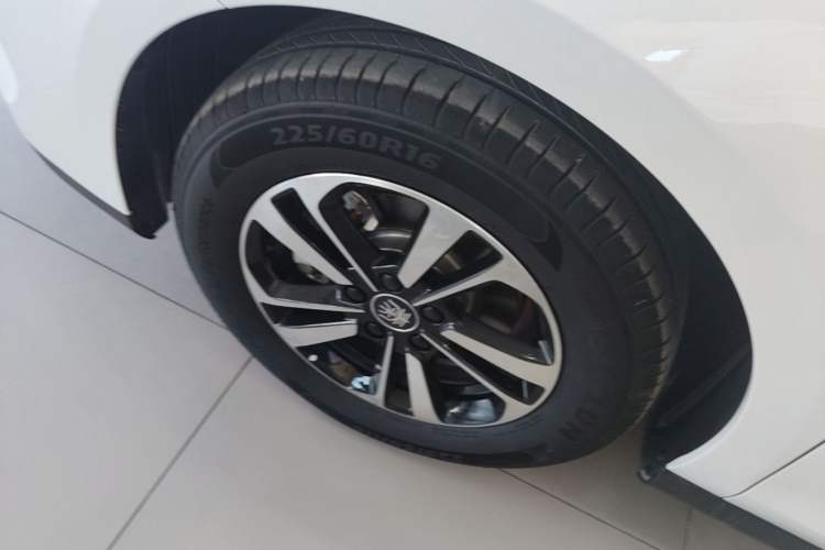 Used BYD Qin PLUS 2026 DM-i 210KM Progressive Model Left Front Wheel Hub