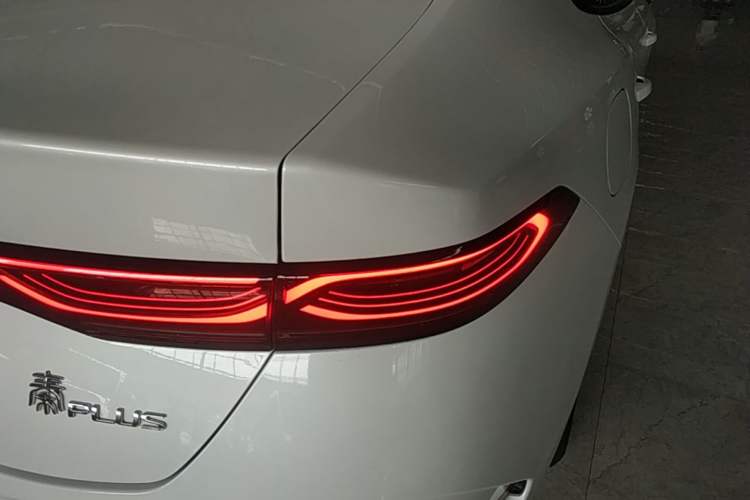 Used BYD Qin PLUS 2026 DM-i 210KM Progressive Model Right Rear Taillight