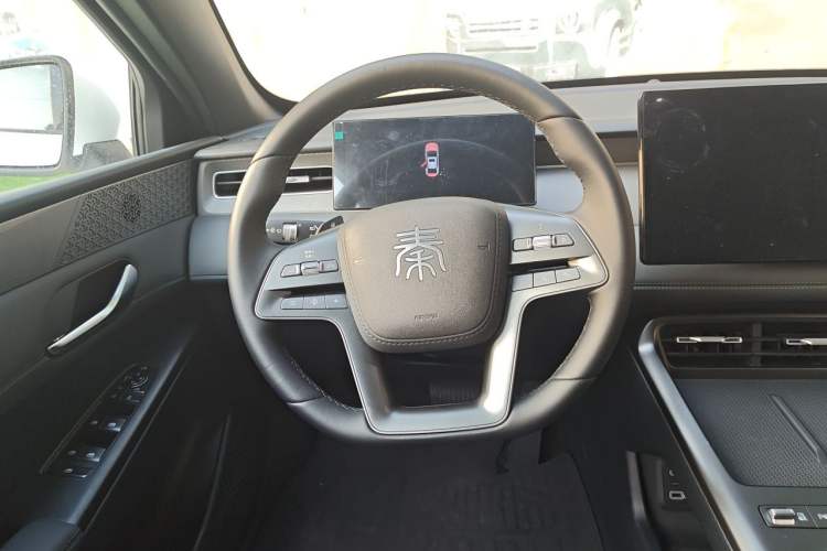 Used BYD Qin PLUS 2026 Model DM-i 210KM Beyond Version Steering Wheel