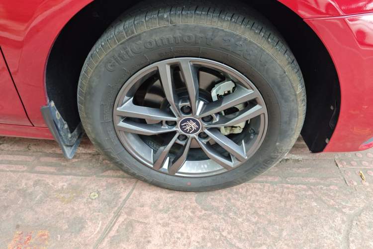 Used BYD Qin Pro 2020 Beyond Edition 1.5TI Automatic Prestige Version Right Front Wheel Hub