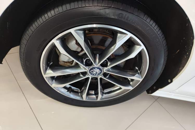 Used BYD Qin Pro 2020 Beyond Edition 1.5TI Automatic Flagship Version Left Front Wheel Hub