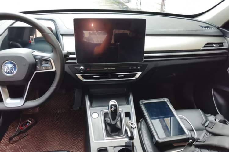 Used BYD Qin Pro 2018 1.5TI Automatic Smart Connect Fendong Model Audio And AC Panel