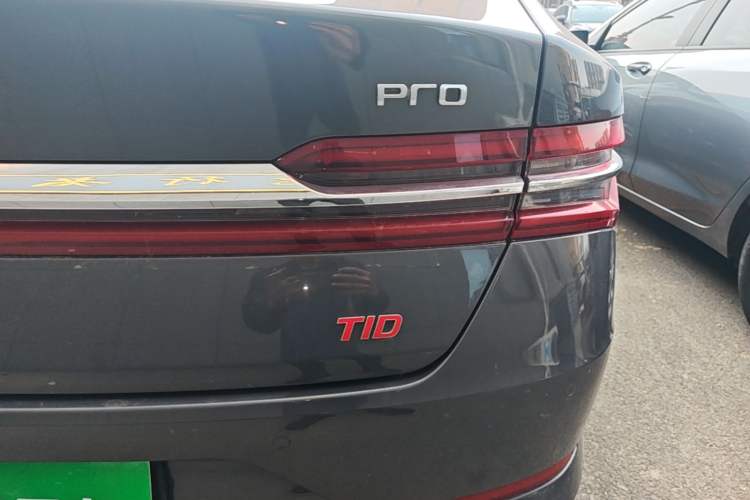 Used BYD Qin Pro 2018 1.5TI Automatic Smart Connect FENGSHANG Model Right Rear Taillight