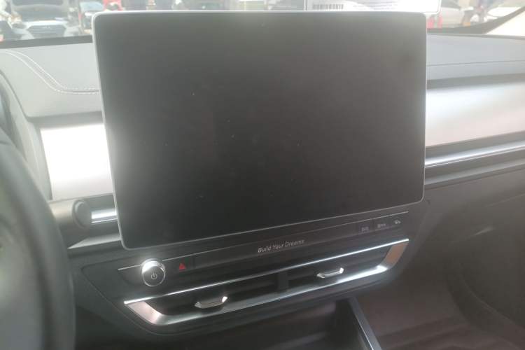 Used BYD Qin Pro 2018 1.5TI Automatic Smart Connect Luxury Edition Audio And AC Panel
