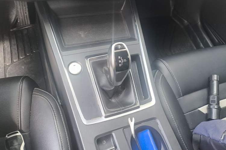 Used BYD Qin Pro 2018 1.5TI Automatic Smart Connect Luxury Edition Gear Lever