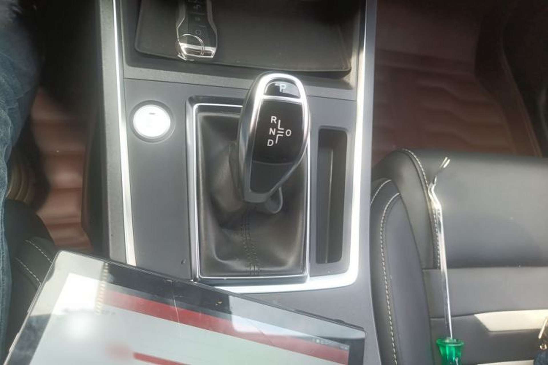Used BYD Qin Pro 2018 1.5TI Automatic Smart Connect Luxury Edition Gear Lever