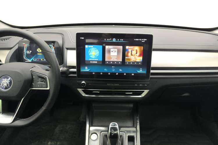 Used BYD Qin Pro 2018 1.5TI Automatic Smart Connect Luxury Edition Audio And AC Panel