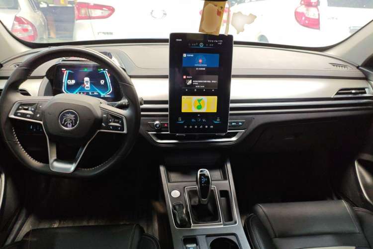 Used BYD Qin Pro 2018 1.5TI Automatic Smart Connect Luxury Edition Center Console