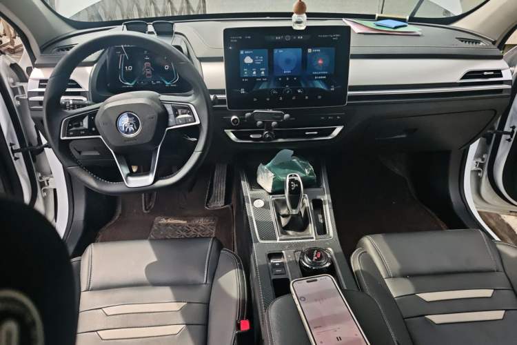 Used BYD Qin Pro 2018 1.5TI Automatic Smart Connect Luxe Model Center Console