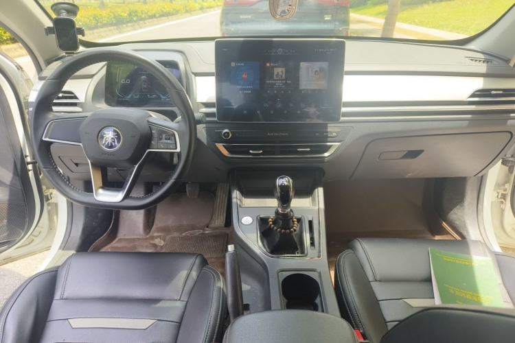 Used BYD Qin Pro 2018 1.5L Manual SmartConnect Sharp Edition Center Console