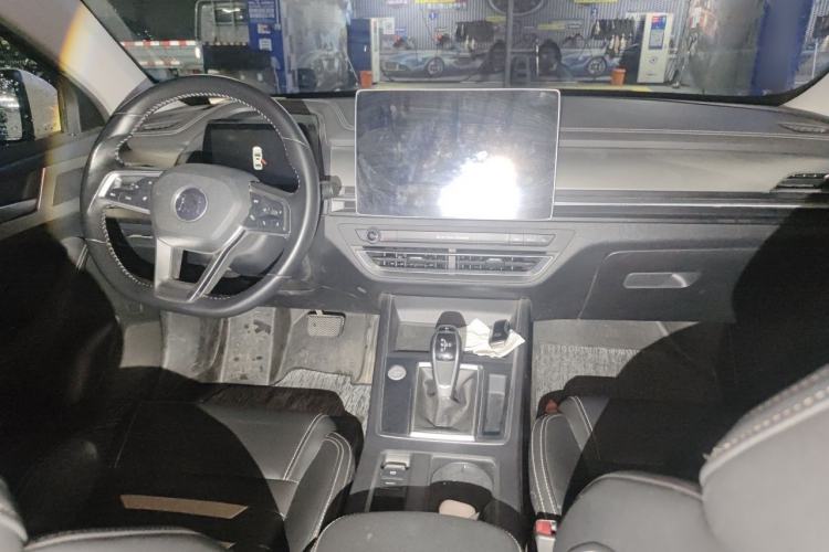 Used BYD Qin Pro 2018 1.5TI Automatic Smart Connect Fendong Model Center Console