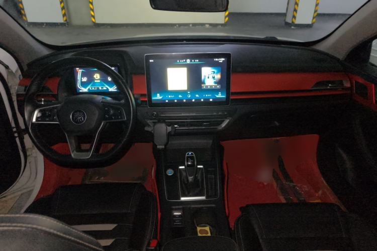 Used BYD Qin Pro 2018 1.5TI Automatic Smart Connect Fendong Model Center Console