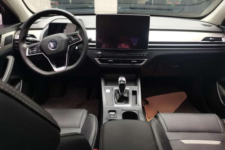 Used BYD Qin Pro 2018 1.5TI Automatic Smart Connect Fendong Model Center Console