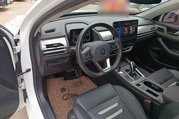 Used BYD Qin Pro 2018 1.5TI Automatic Smart Connect Fendong Model Center Console