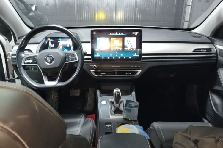 Used BYD Qin Pro 2018 1.5TI Automatic Smart Connect Fendong Model Center Console