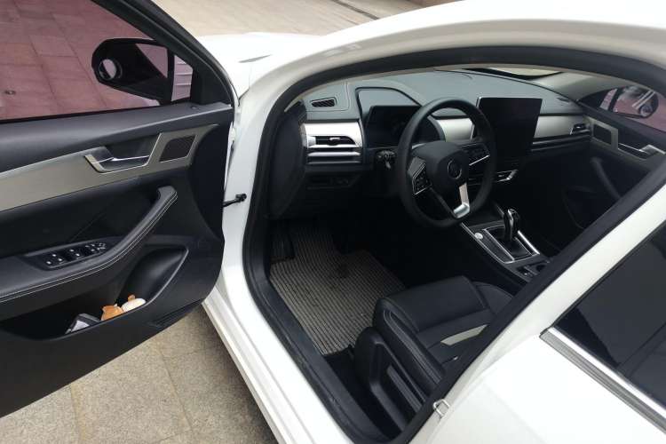 Used BYD Qin Pro 2018 1.5TI Automatic Smart Connect Fendong Model Driver Seat