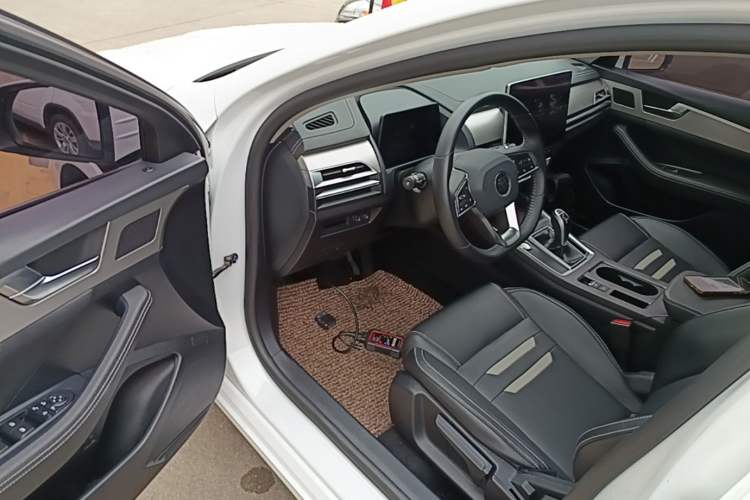 Used BYD Qin Pro 2018 1.5TI Automatic Smart Connect Fendong Model Driver Seat